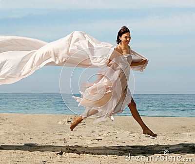 Fotos de archivo: Mujer feliz en la playa. Imagen: 536793